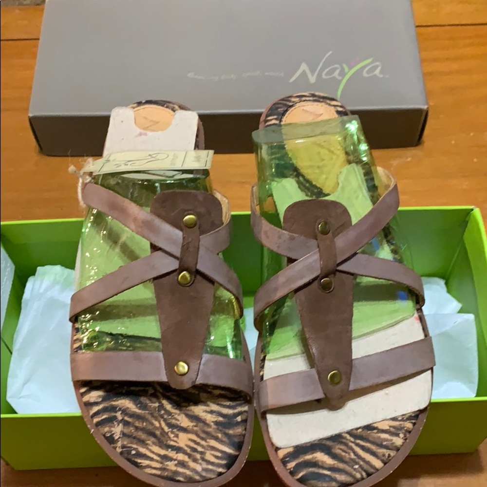 Naya sandals size 7.5 B7586L2200 zephyr coffee new